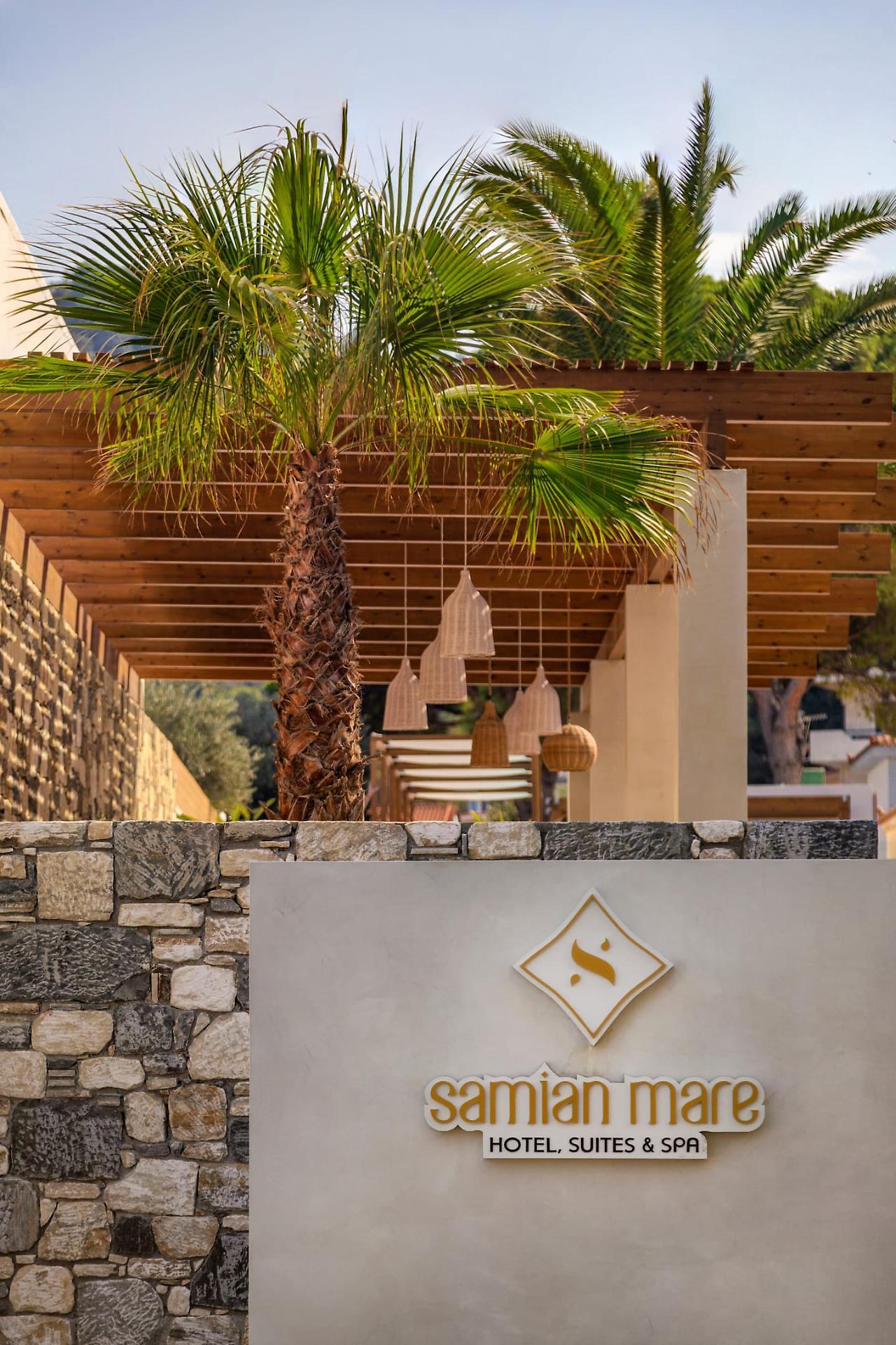 Samian Mare Hotel, Suites & Spa カルロヴァシ エクステリア 写真