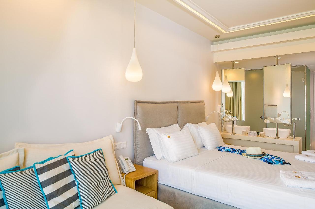 Samian Mare Hotel, Suites & Spa カルロヴァシ エクステリア 写真