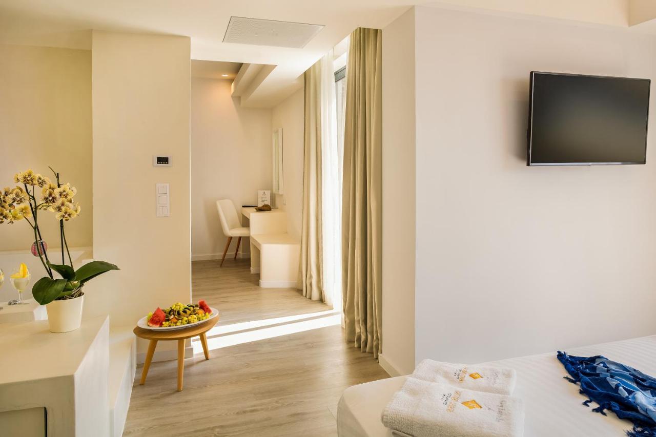 Samian Mare Hotel, Suites & Spa カルロヴァシ エクステリア 写真