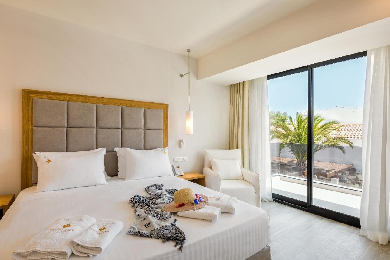 Samian Mare Hotel, Suites & Spa カルロヴァシ エクステリア 写真
