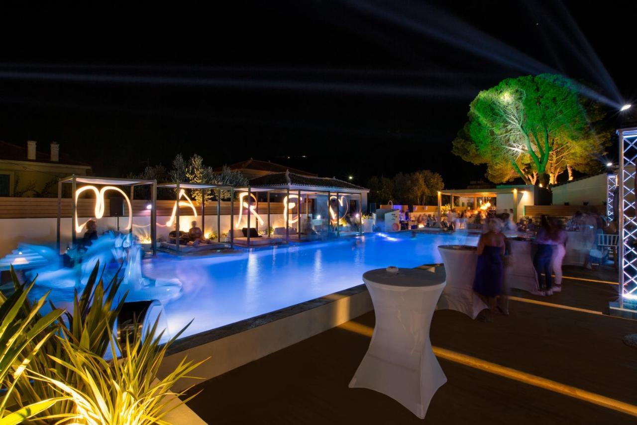 Samian Mare Hotel, Suites & Spa カルロヴァシ エクステリア 写真